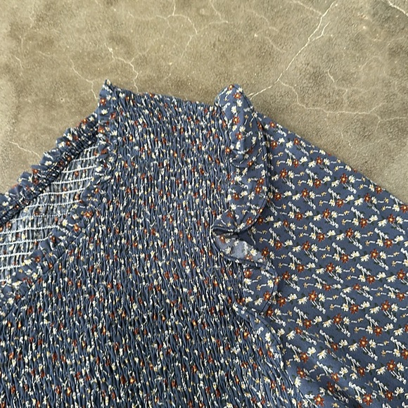 Plus size long sleeve blouse - Picture 3 of 5